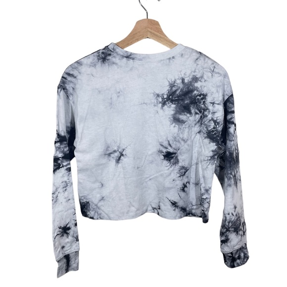 Black Tie Dye Long Sleeve Crop Top - Picture 2 of 4
